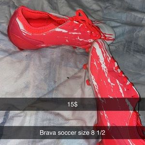 Soccer shoes